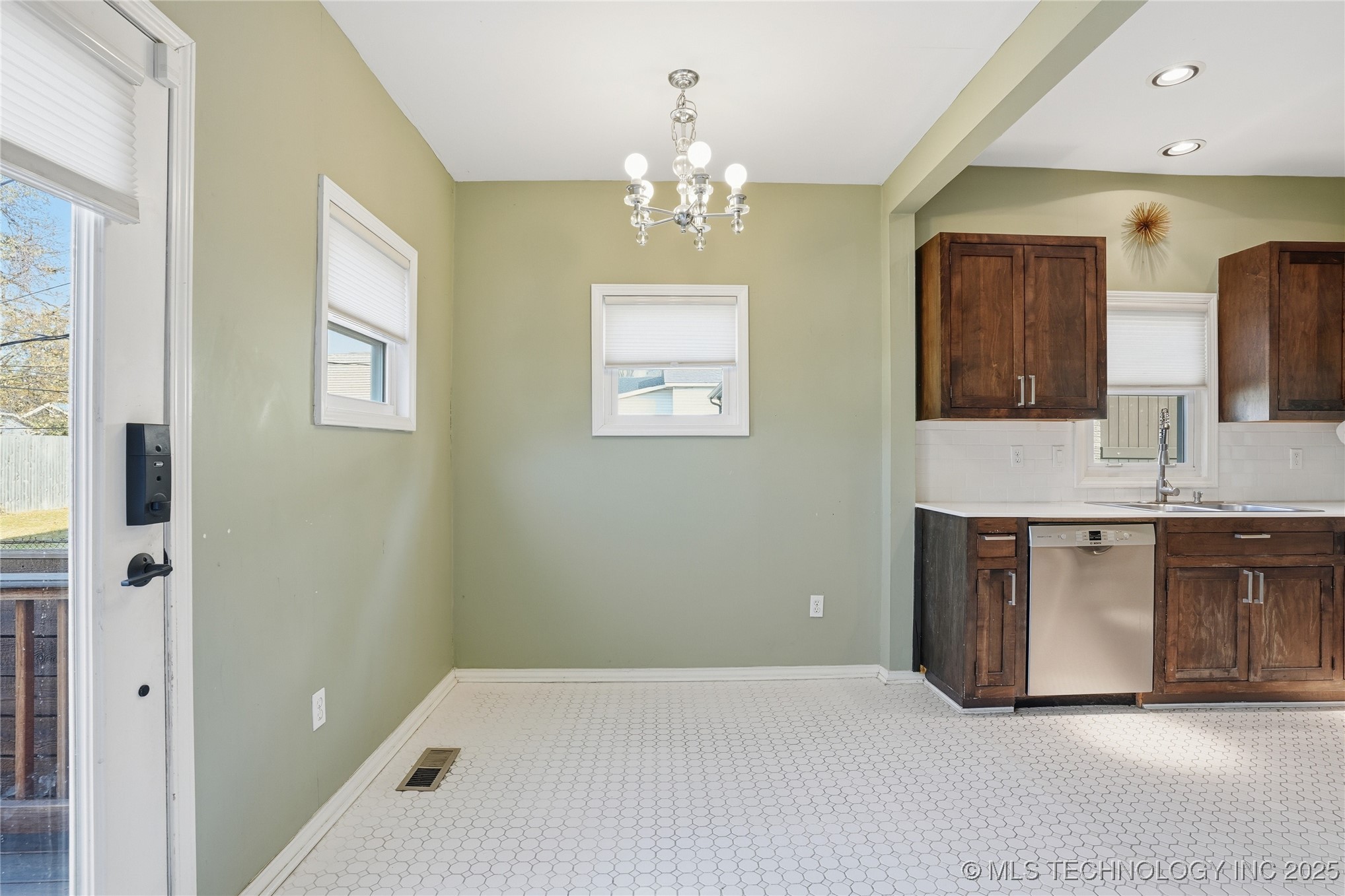 2219 E 13th Street Property Photo 19