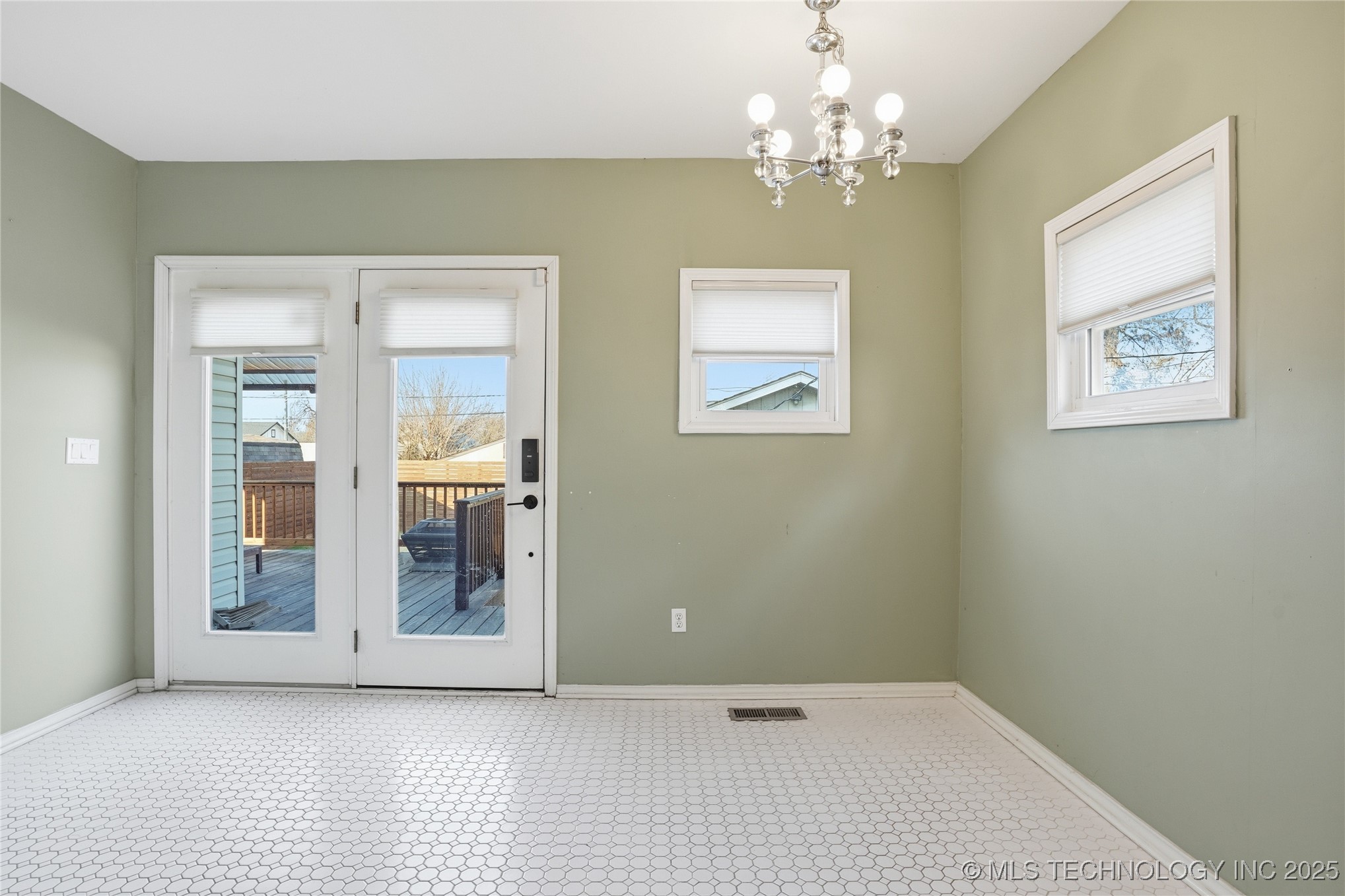 2219 E 13th Street Property Photo 20