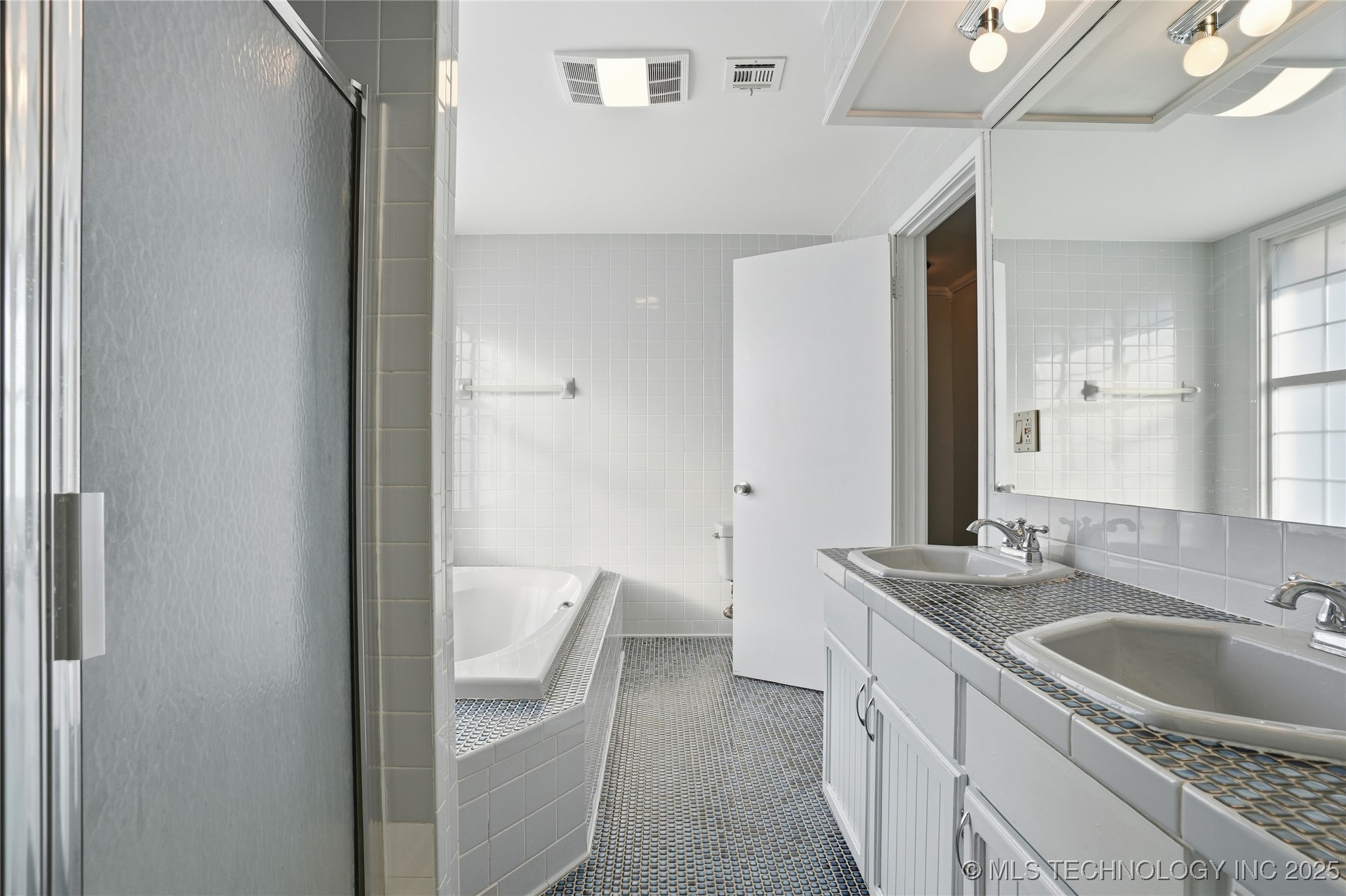 2219 E 13th Street Property Photo 26