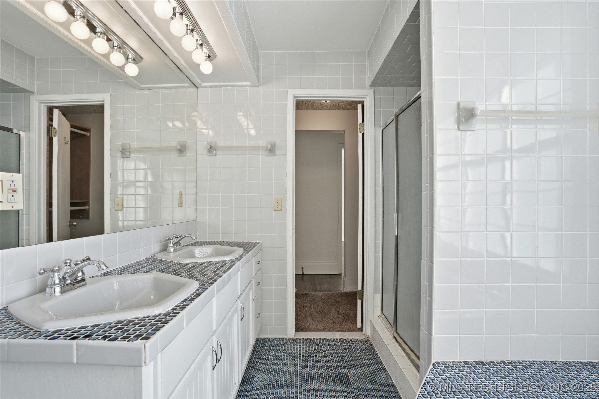 2219 E 13th Street Property Photo 27