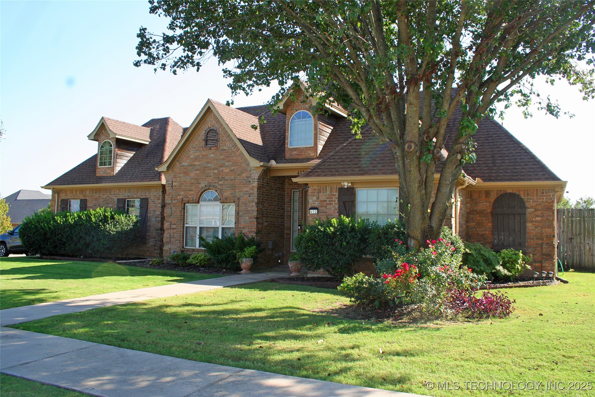 412 Wandering Property Photo 1