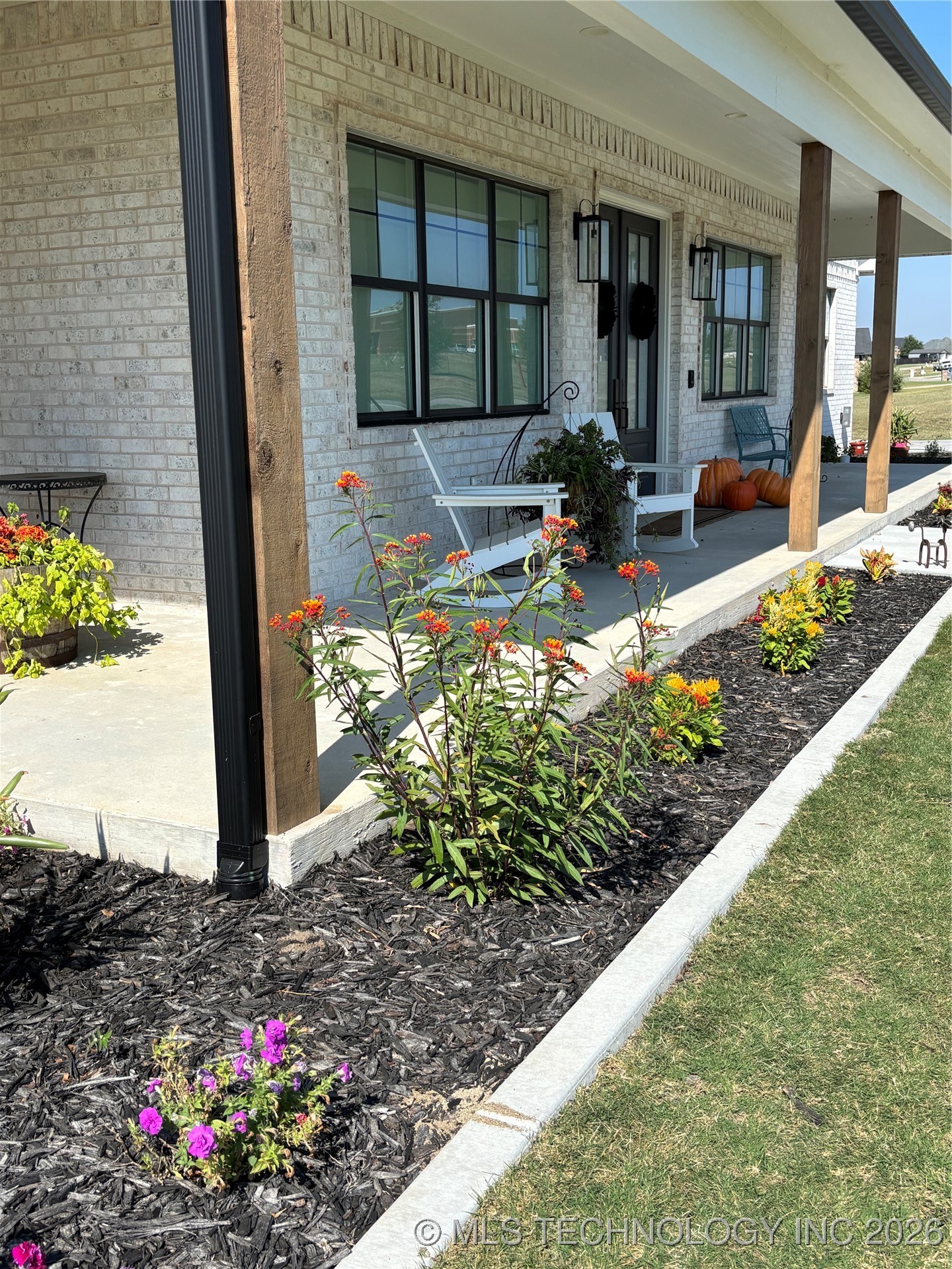 913 Prairie View Road S Property Photo 5