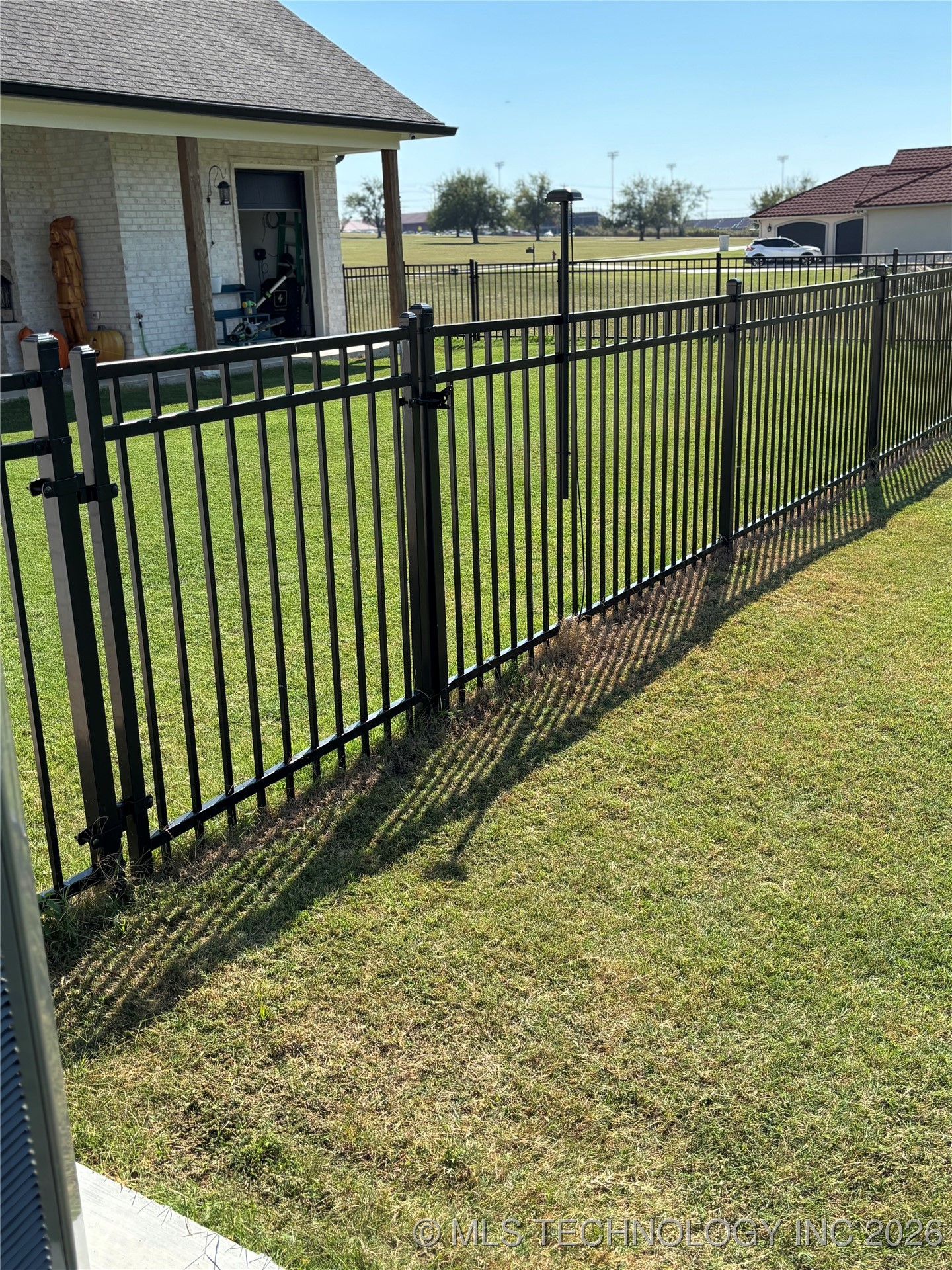 913 Prairie View Road S Property Photo 6