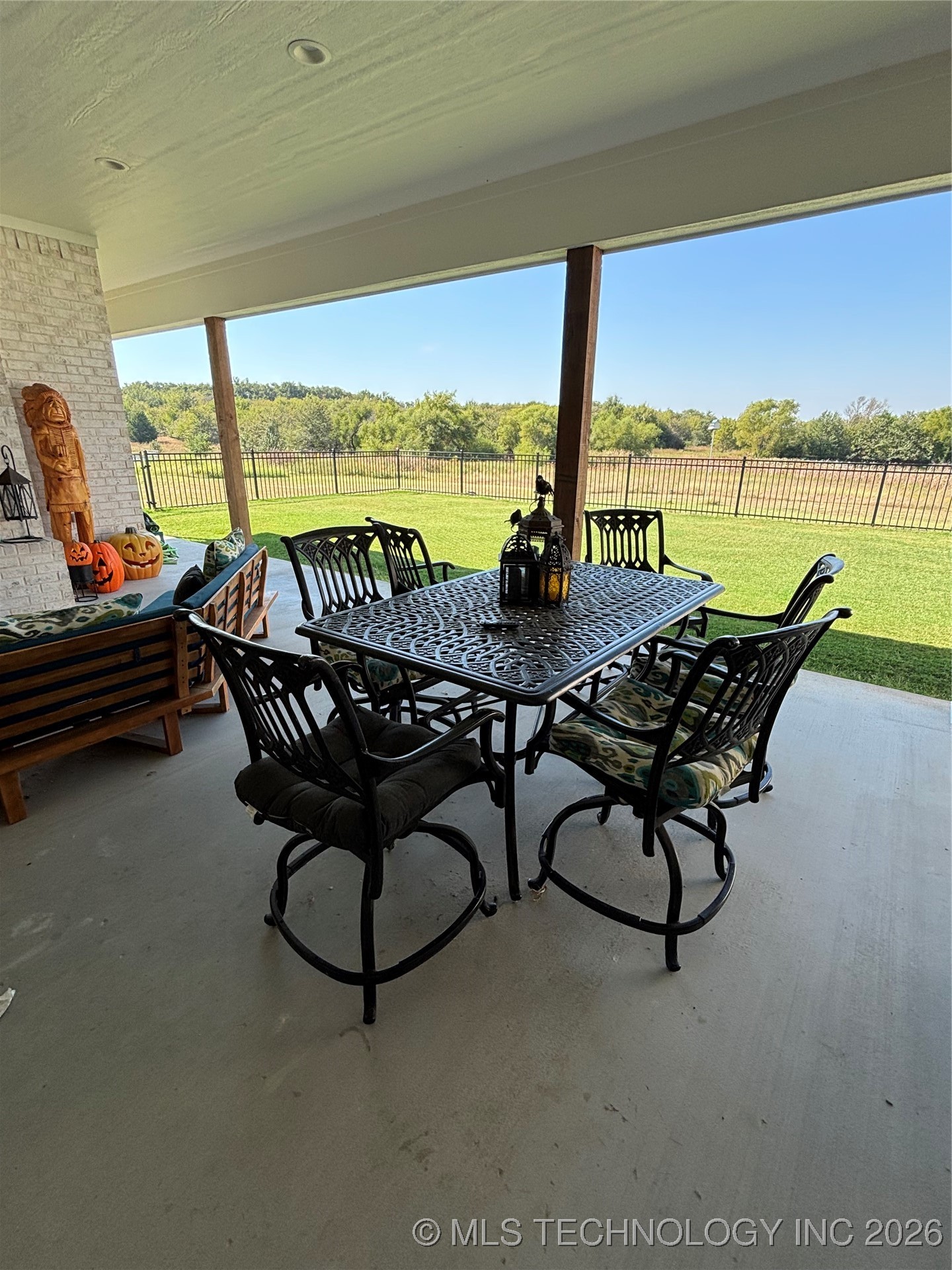 913 Prairie View Road S Property Photo 8