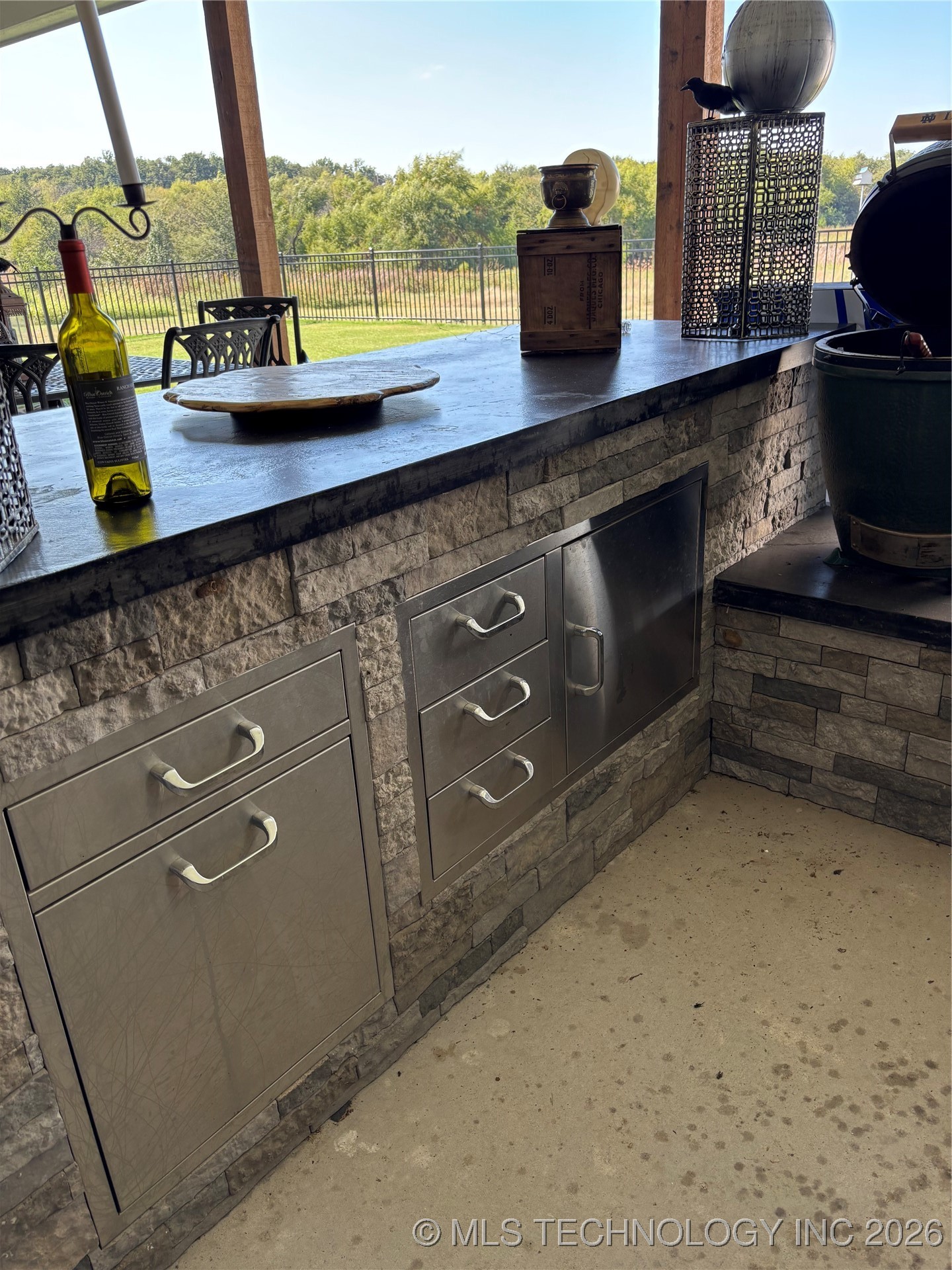 913 Prairie View Road S Property Photo 10