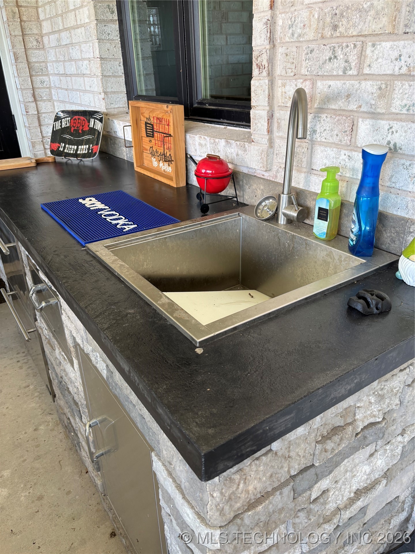 913 Prairie View Road S Property Photo 11