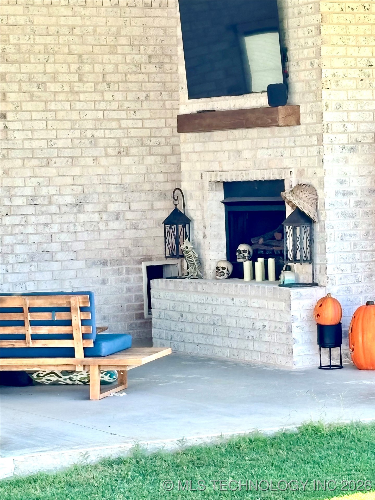 913 Prairie View Road S Property Photo 16