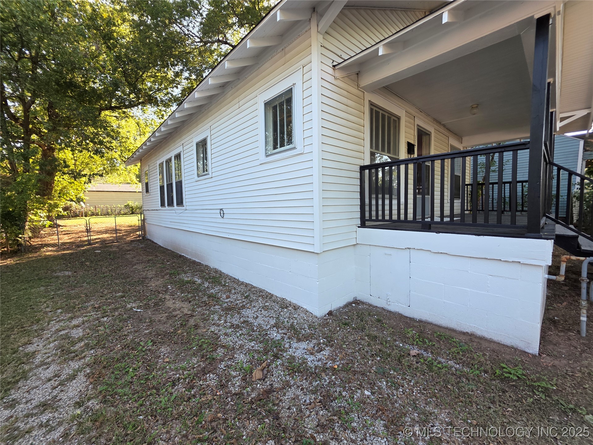 111 Quebec Avenue Property Photo 3