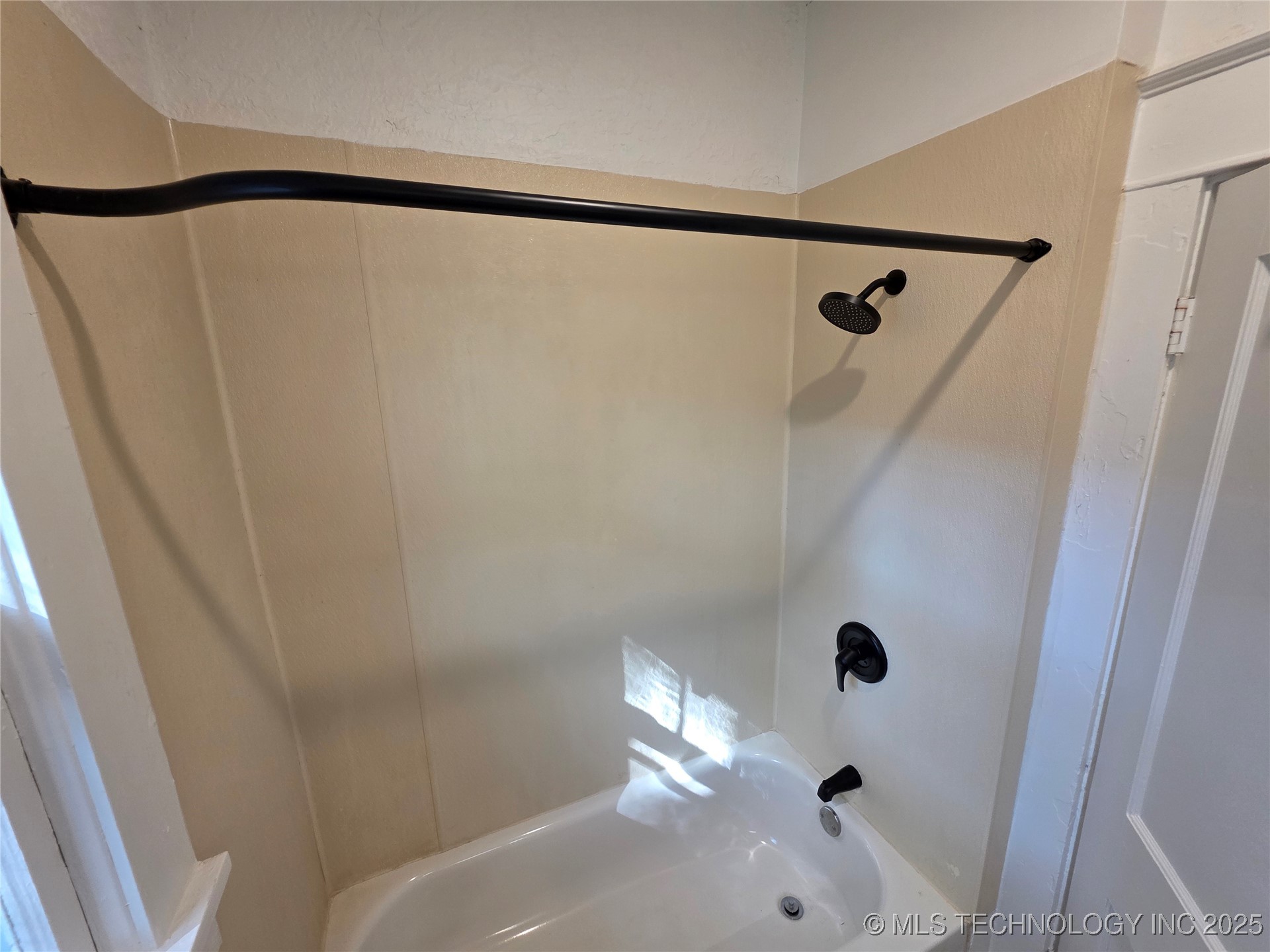 111 Quebec Avenue Property Photo 4