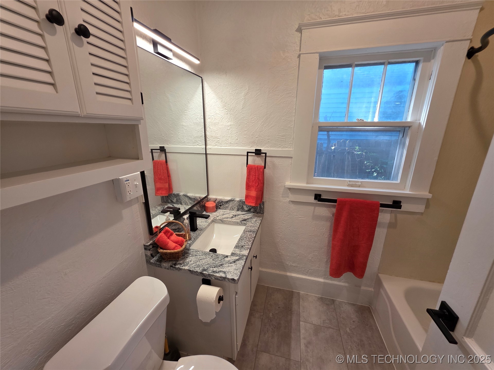 111 Quebec Avenue Property Photo 5