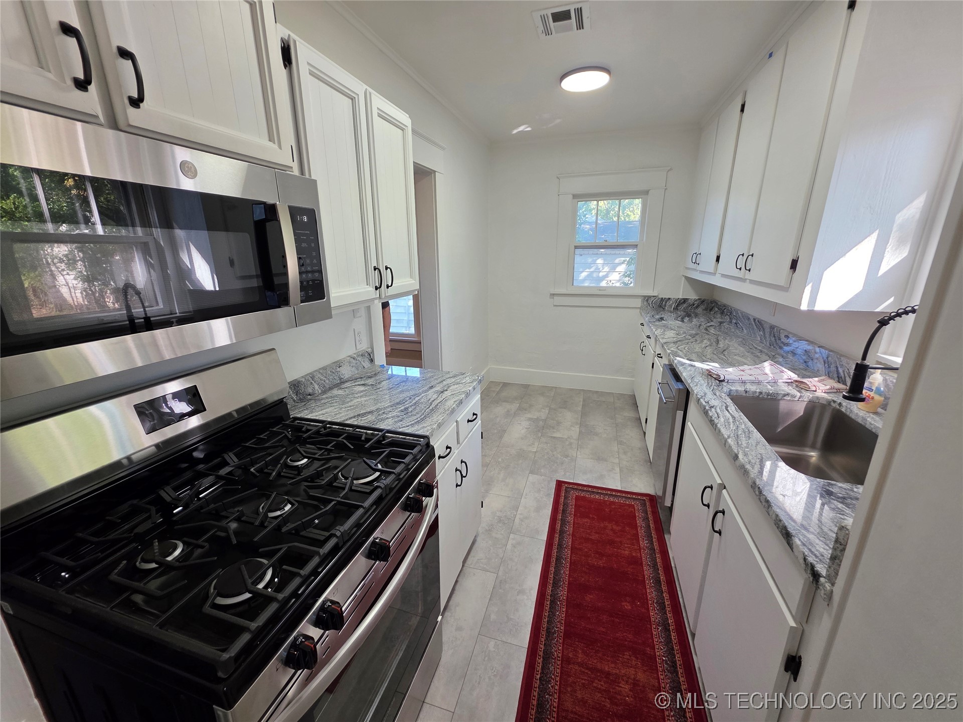 111 Quebec Avenue Property Photo 6