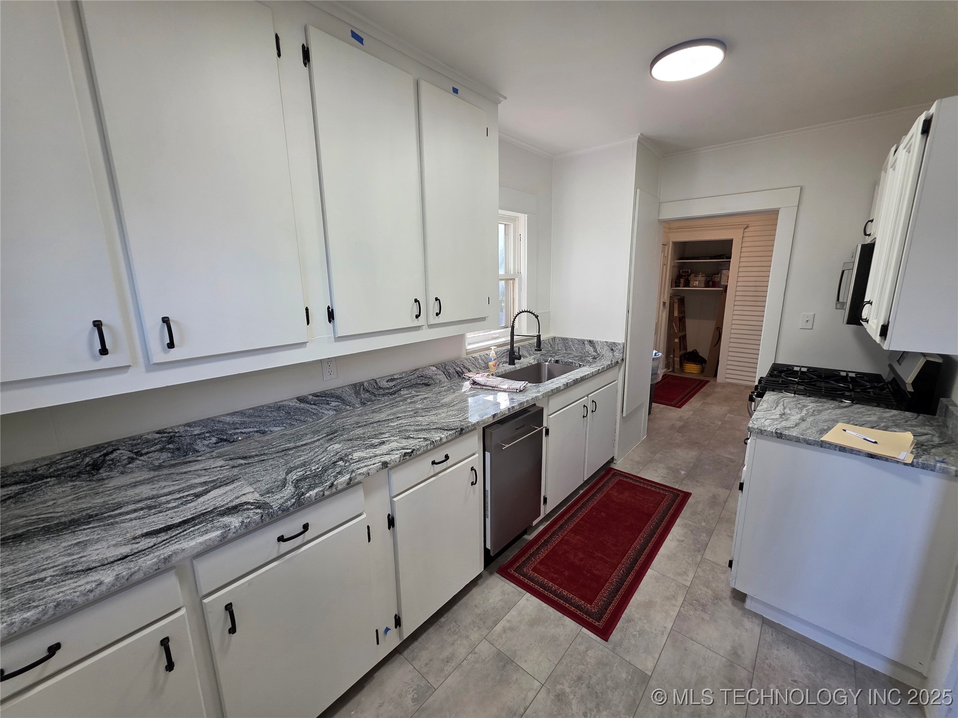 111 Quebec Avenue Property Photo 7