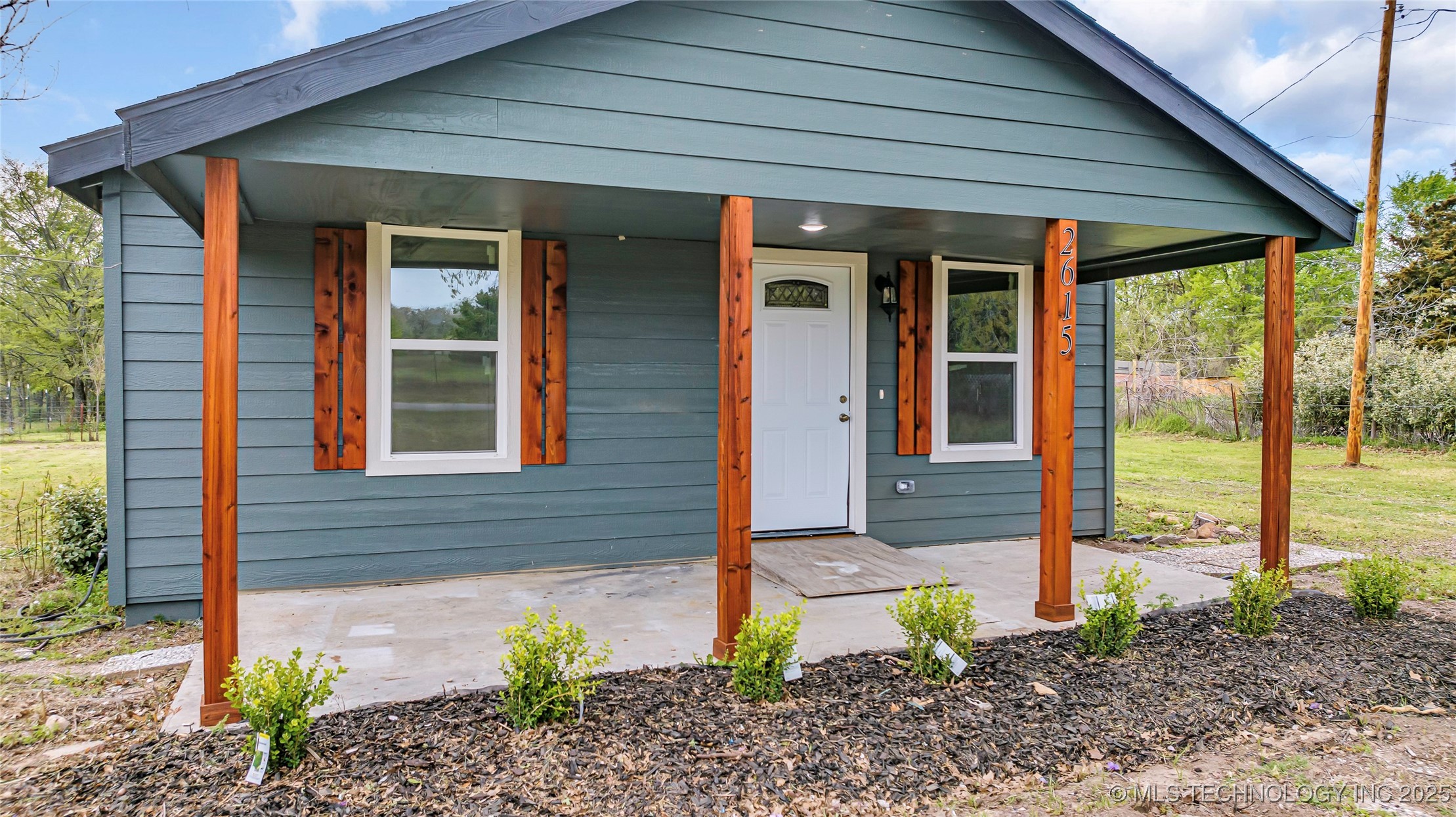 2615 N Rancho Lane Property Photo 4