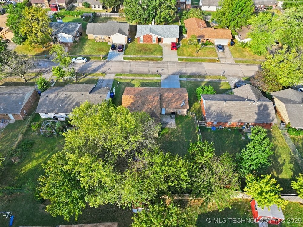 1213 S Maple Place Property Photo 6