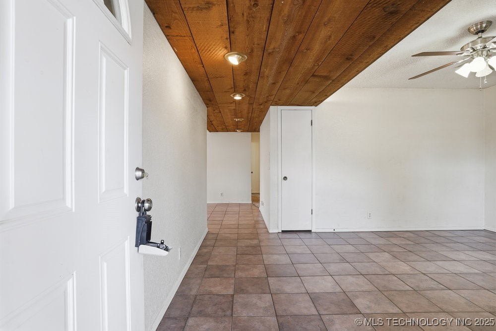 1213 S Maple Place Property Photo 7