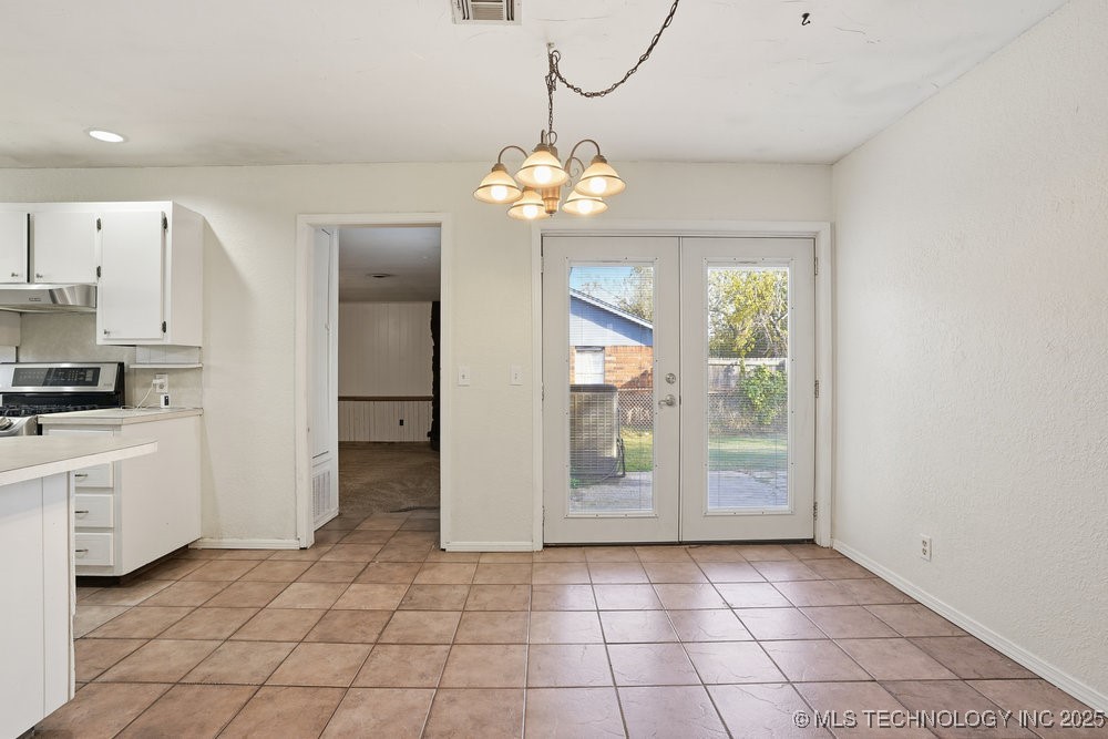 1213 S Maple Place Property Photo 12