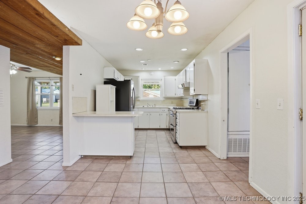 1213 S Maple Place Property Photo 13