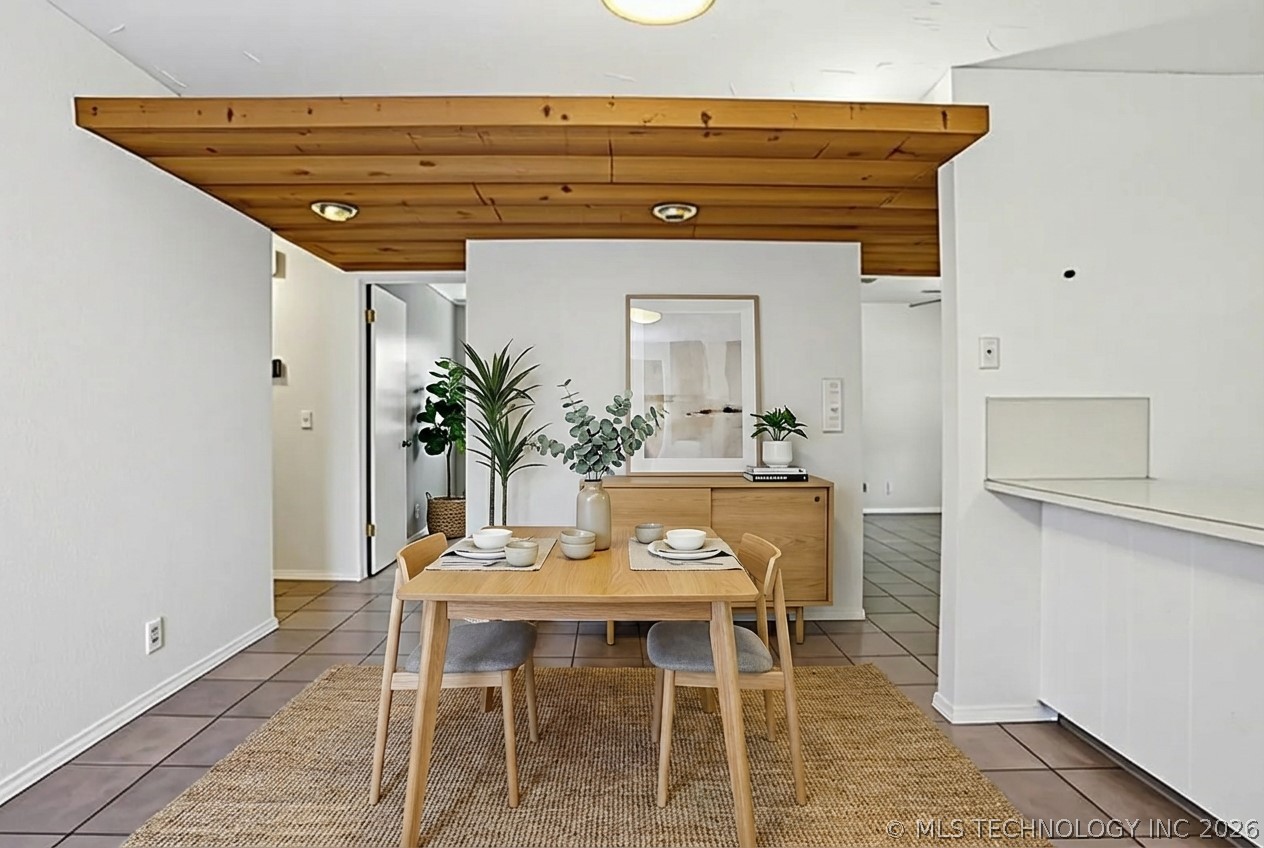 1213 S Maple Place Property Photo 14