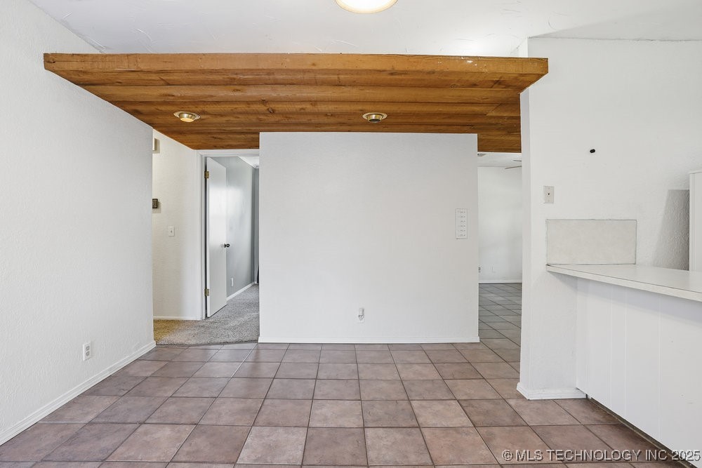 1213 S Maple Place Property Photo 15