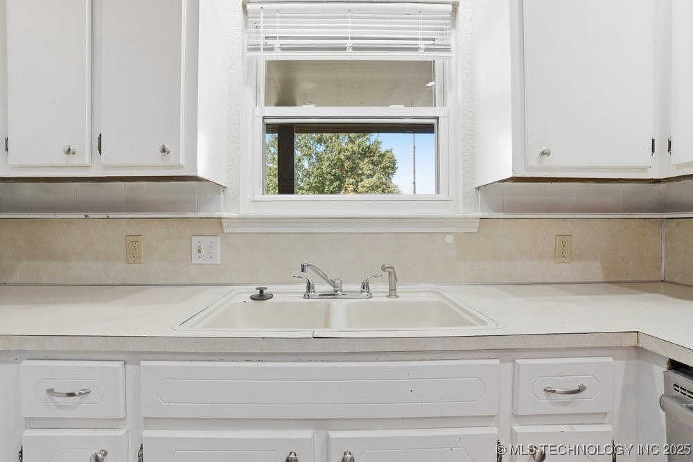 1213 S Maple Place Property Photo 18