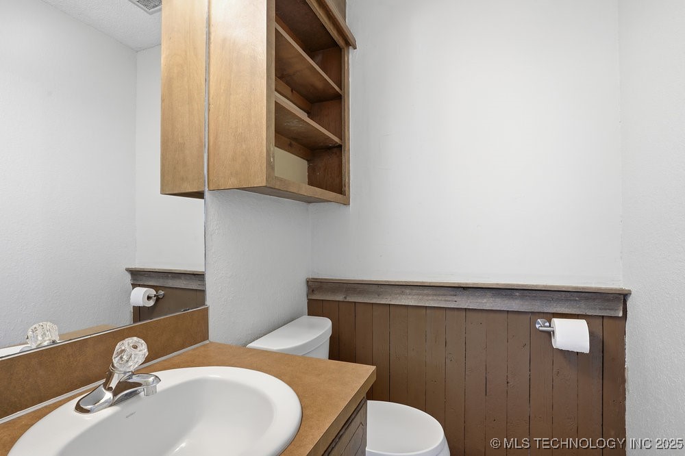 1213 S Maple Place Property Photo 28