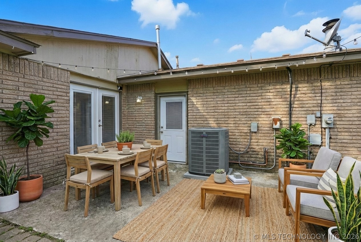 1213 S Maple Place Property Photo 38