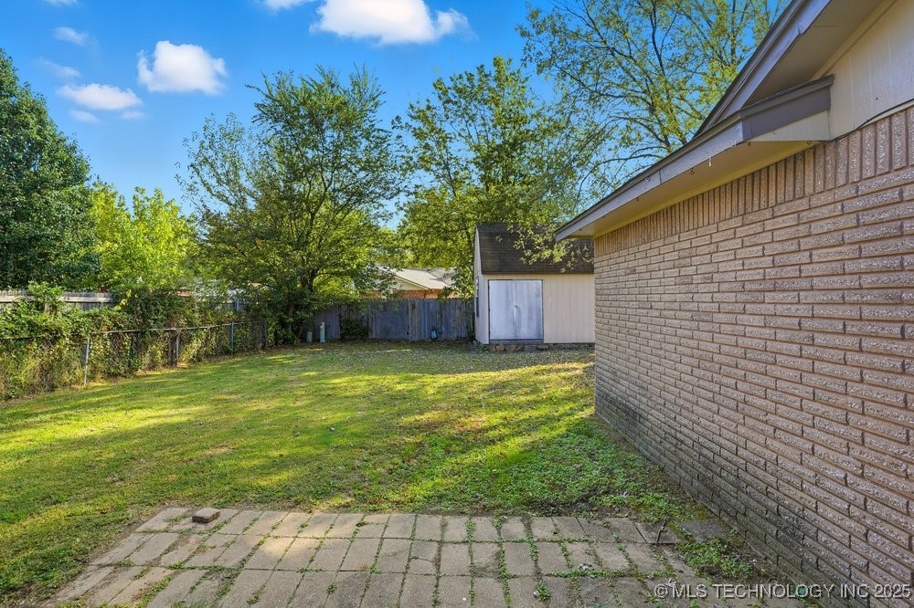 1213 S Maple Place Property Photo 41