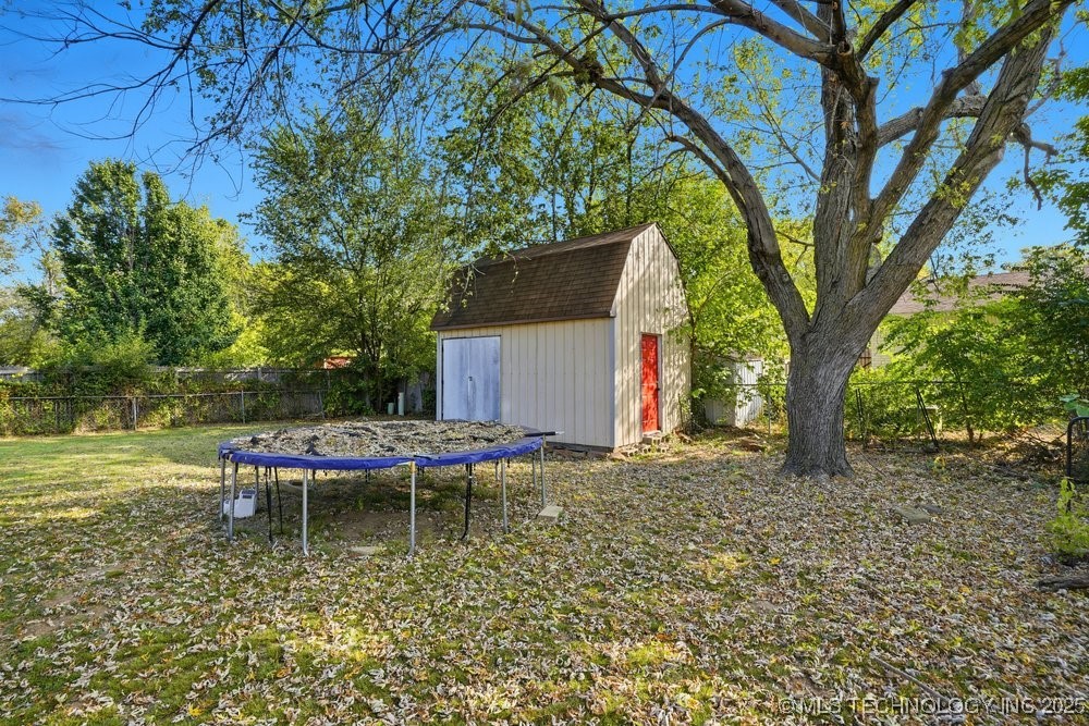 1213 S Maple Place Property Photo 43