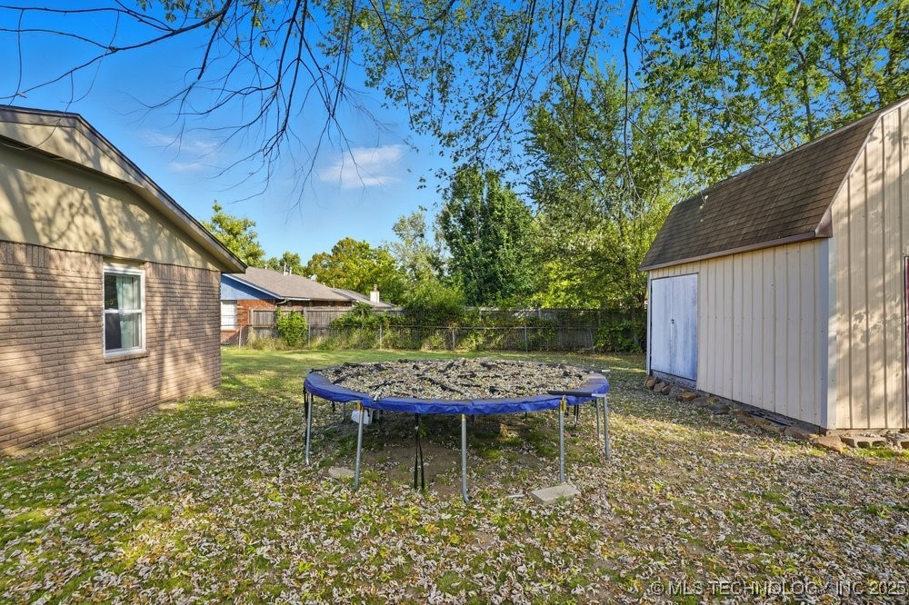 1213 S Maple Place Property Photo 44