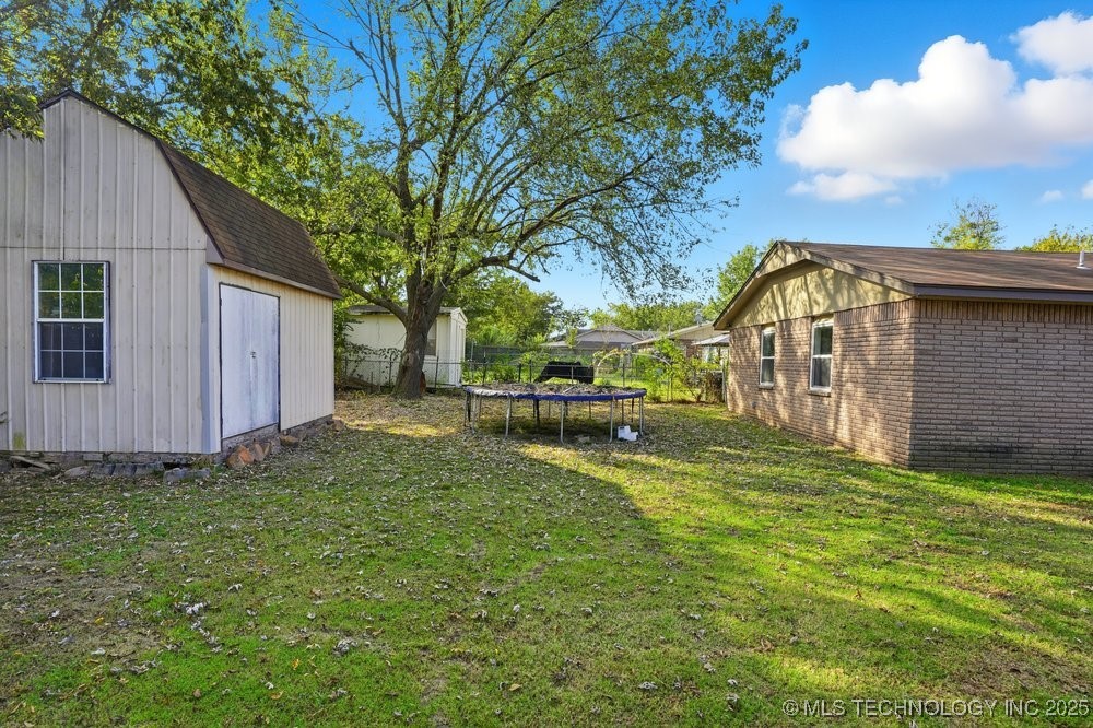 1213 S Maple Place Property Photo 45