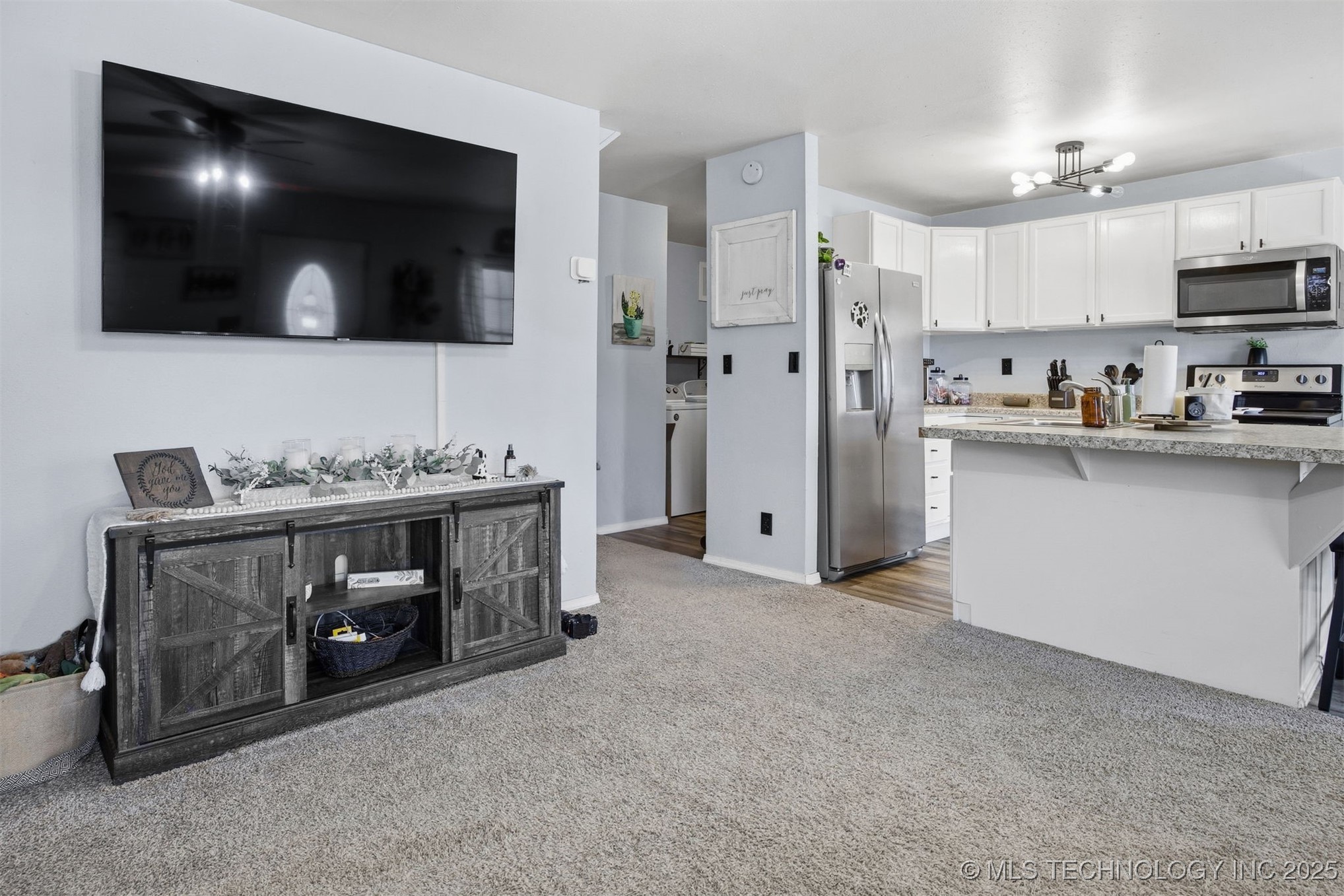 413 W Pogue Street Property Photo 7