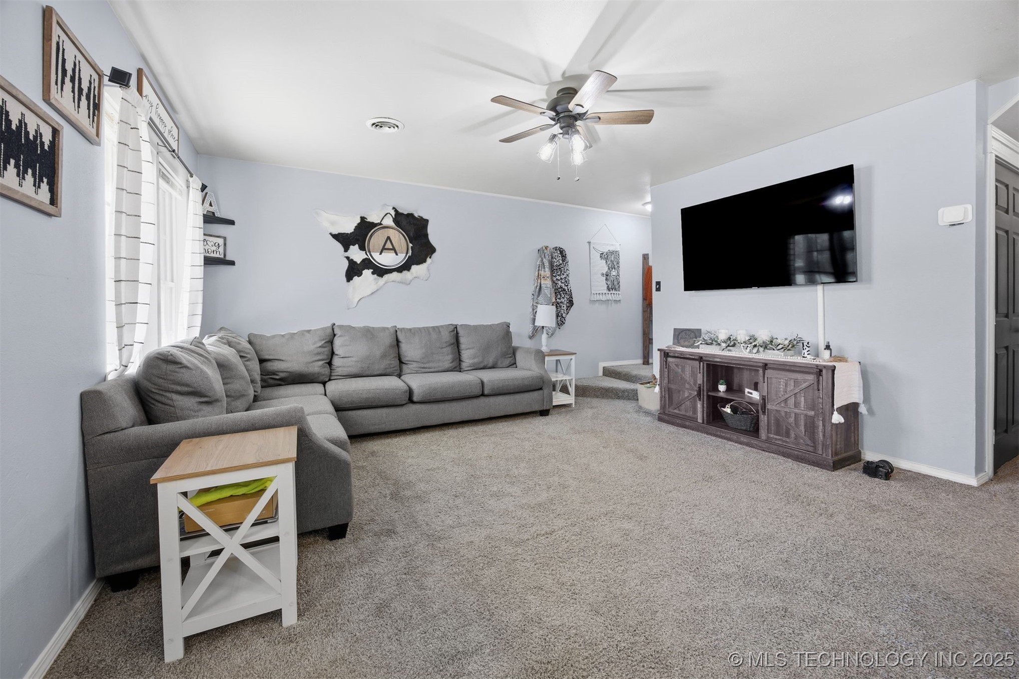 413 W Pogue Street Property Photo 9