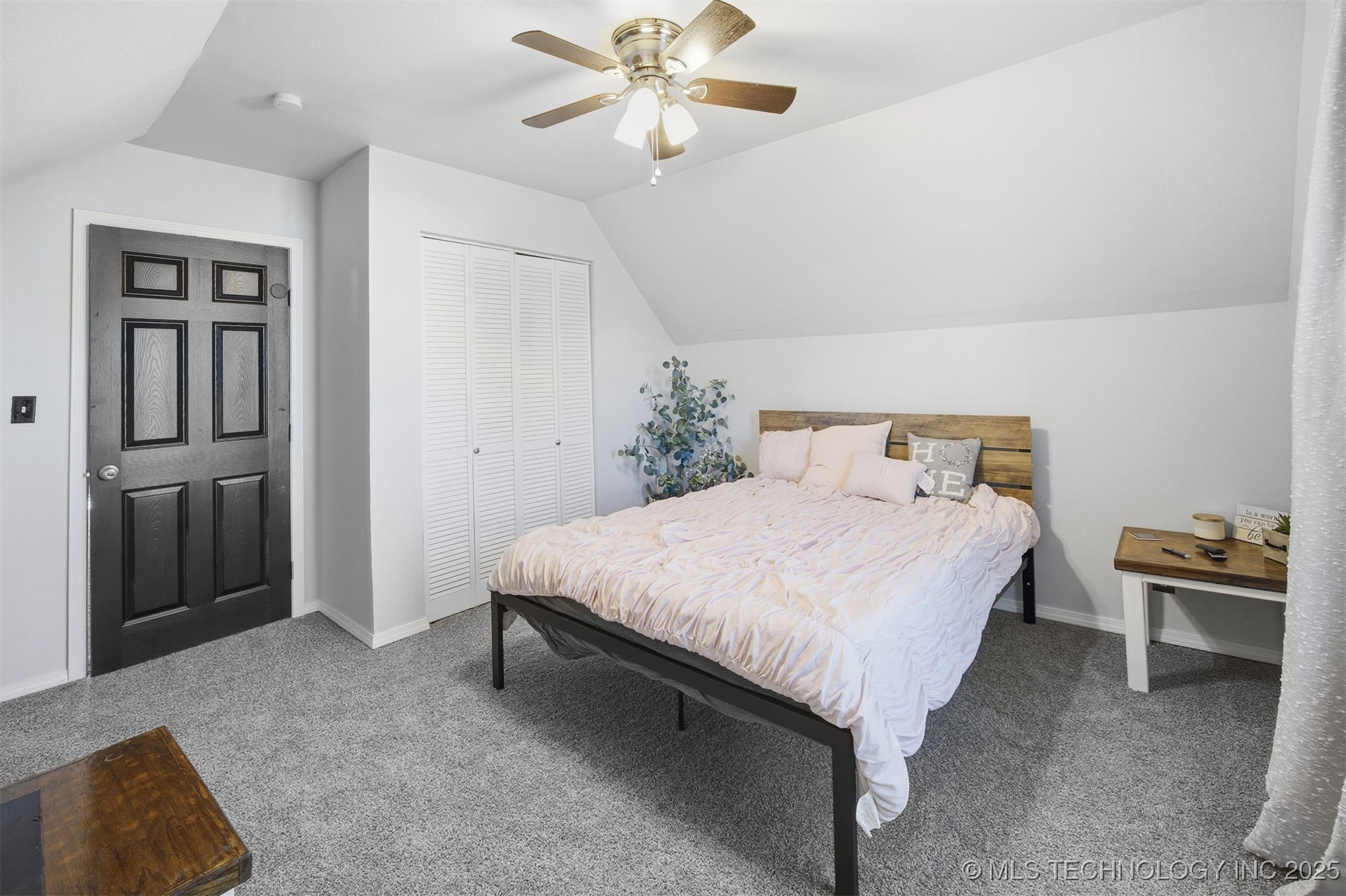 413 W Pogue Street Property Photo 23