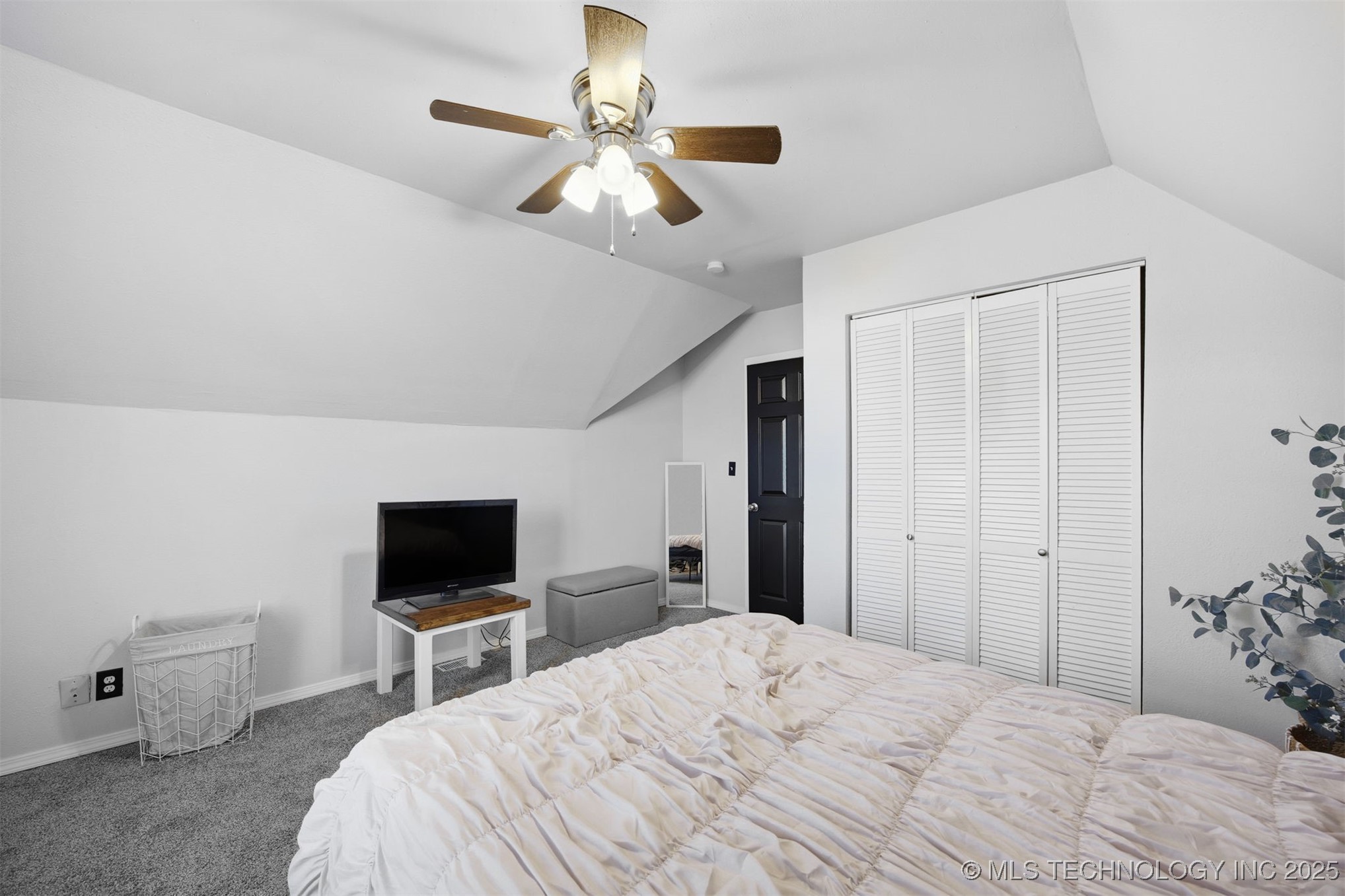 413 W Pogue Street Property Photo 24