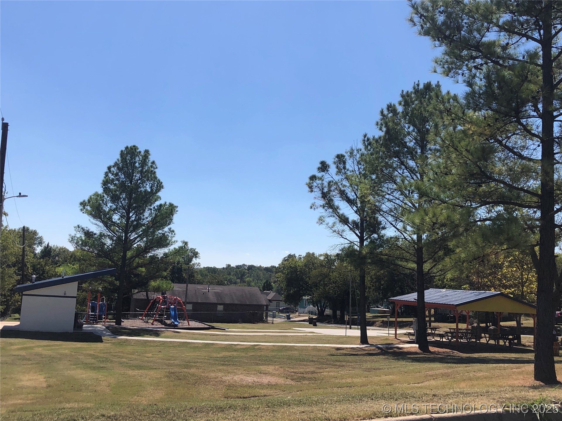 208 N Burnett Street Property Photo 5