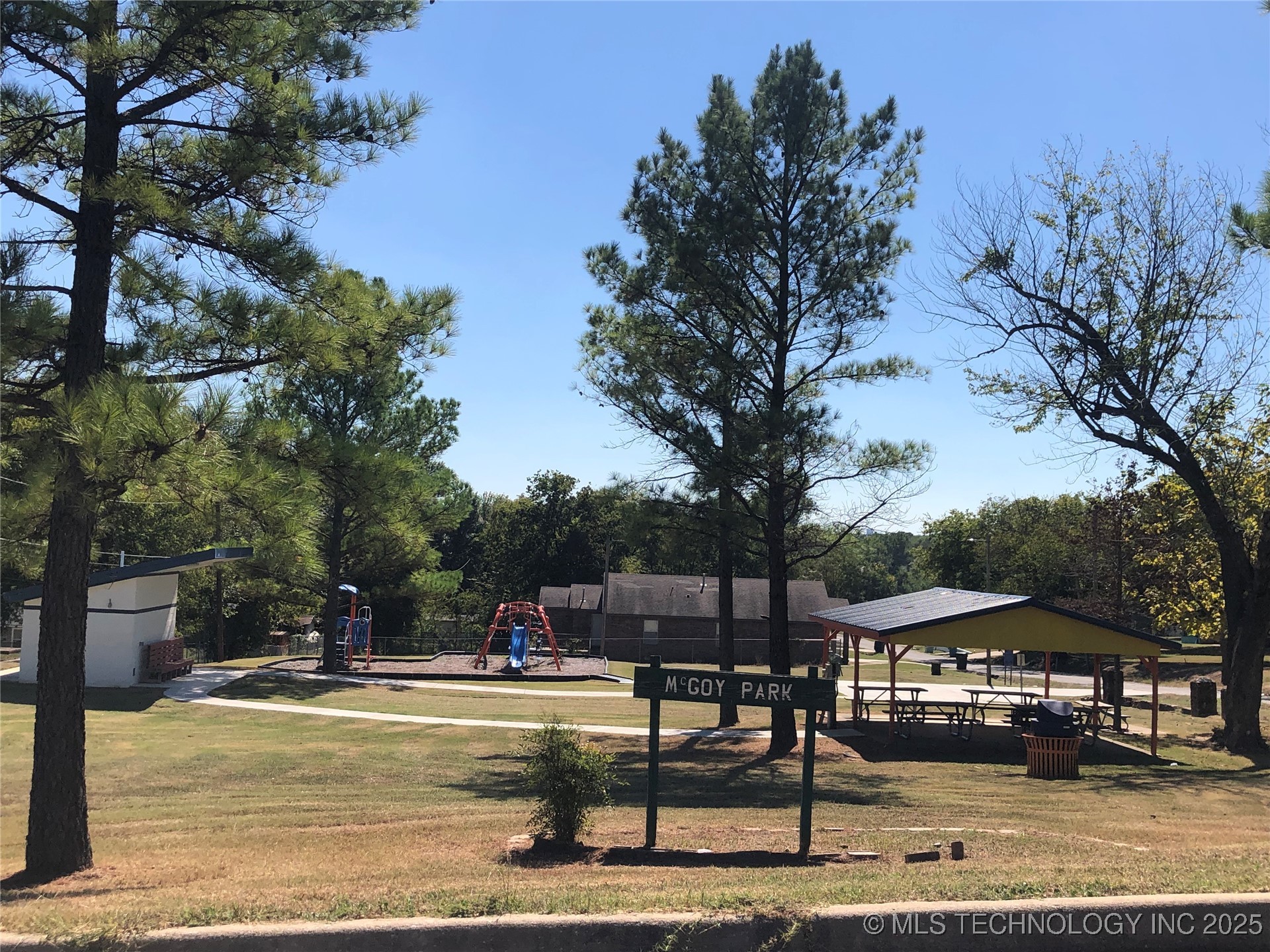 208 N Burnett Street Property Photo 6