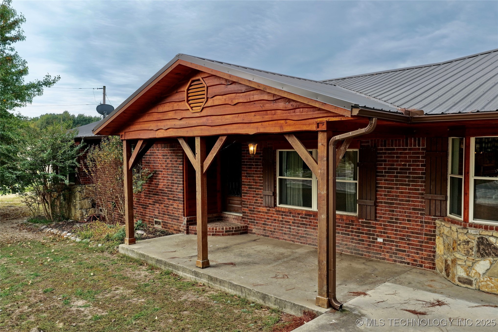 10388 N Perry Road Property Photo 2