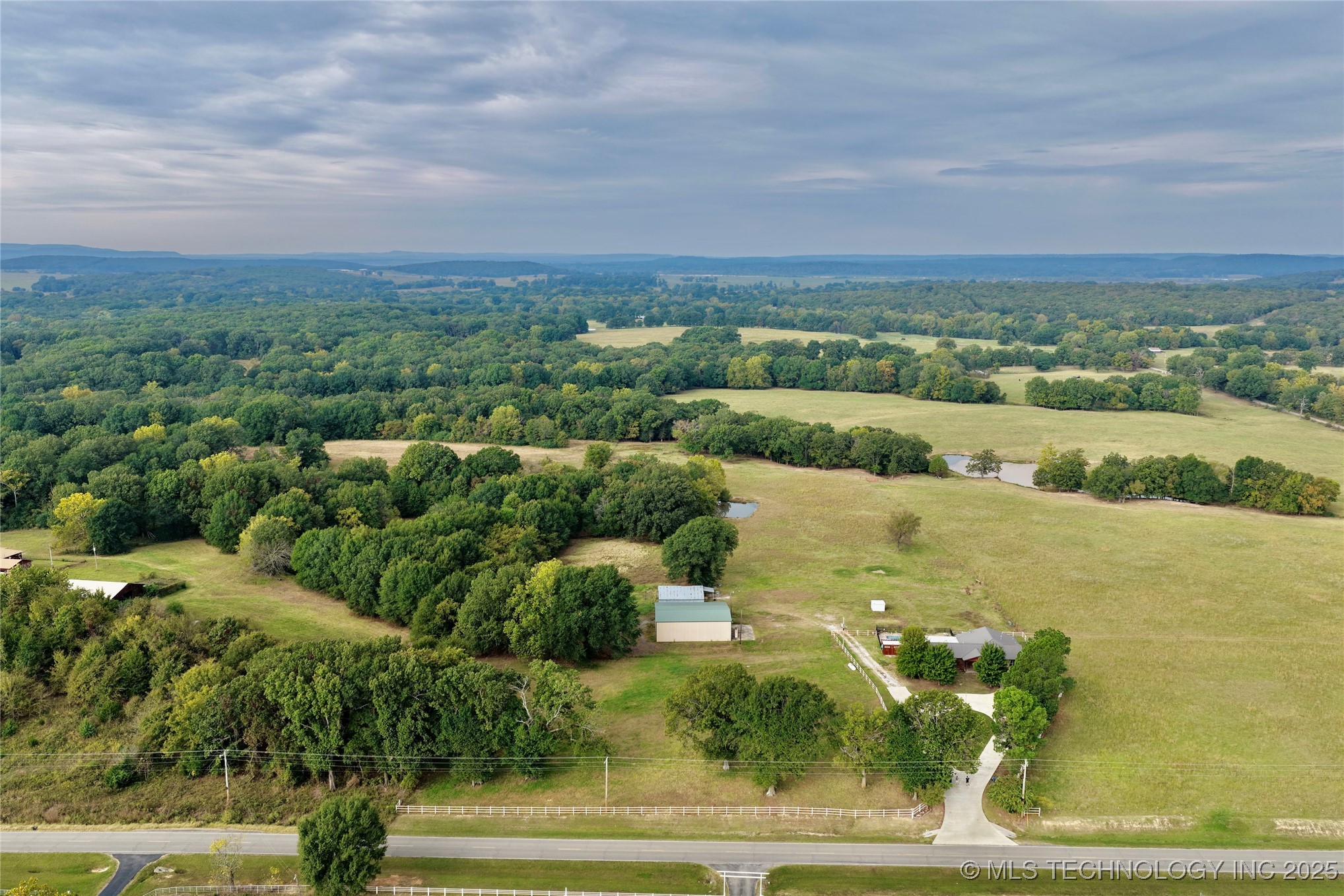 10388 N Perry Road Property Photo 4