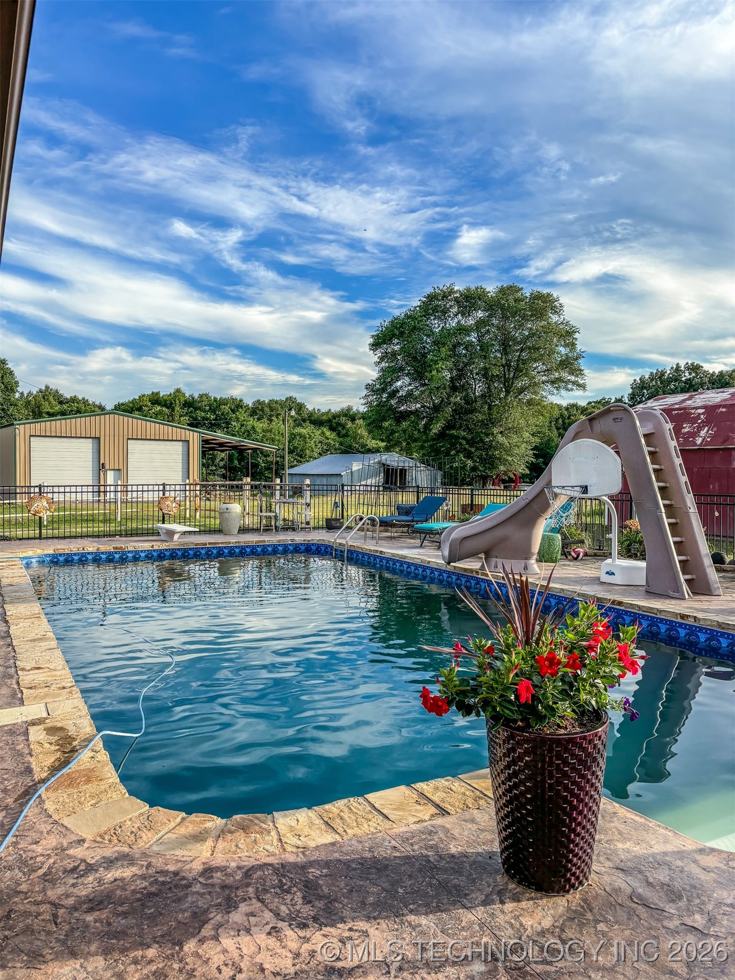 10388 N Perry Road Property Photo 5