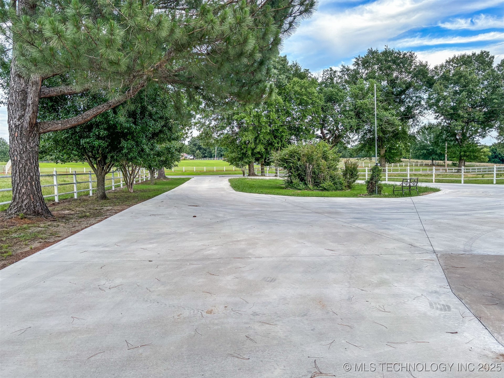 10388 N Perry Road Property Photo 6