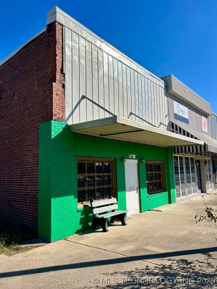 116 N Main Property Photo 1