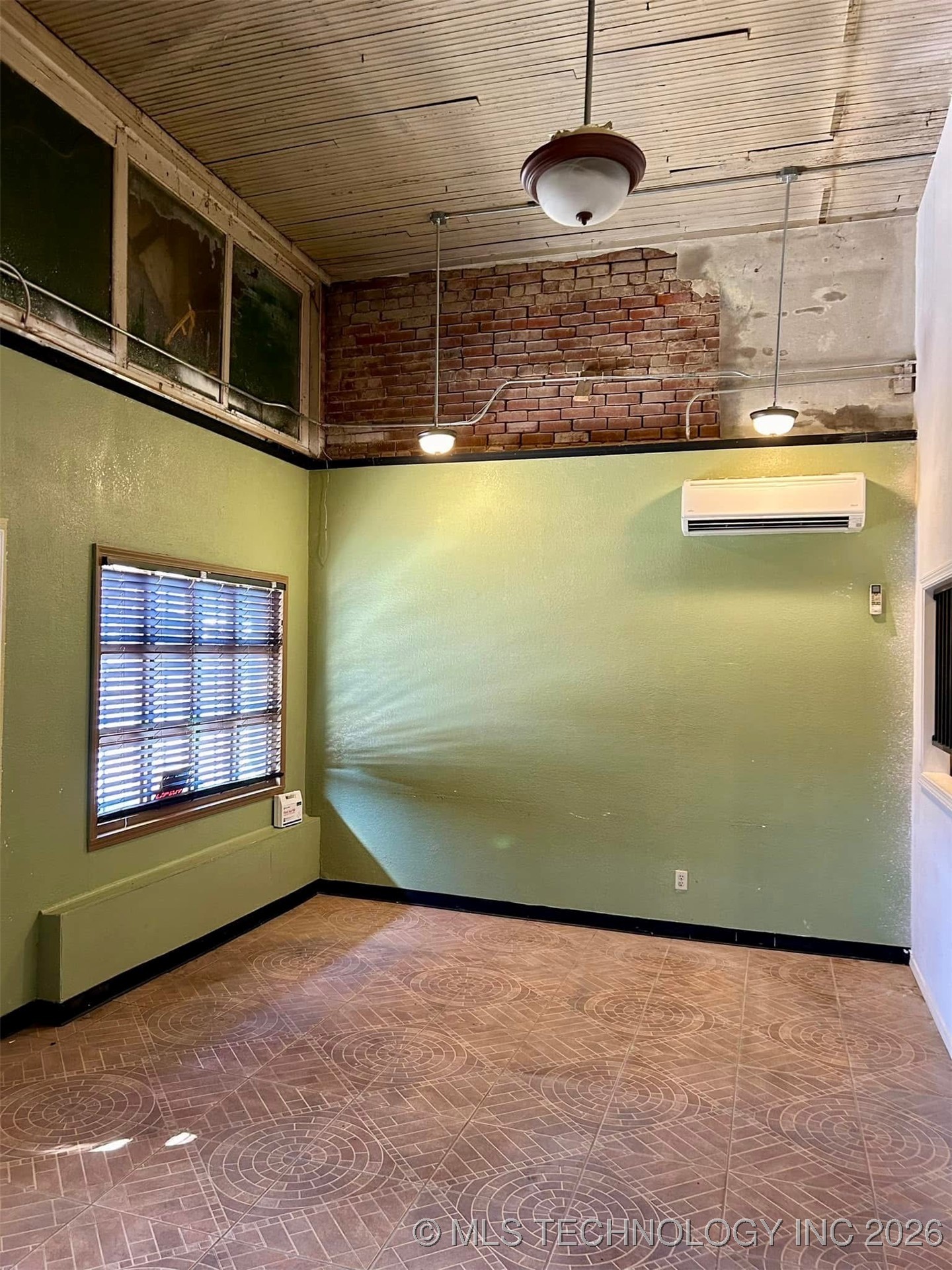 116 N Main Property Photo 4