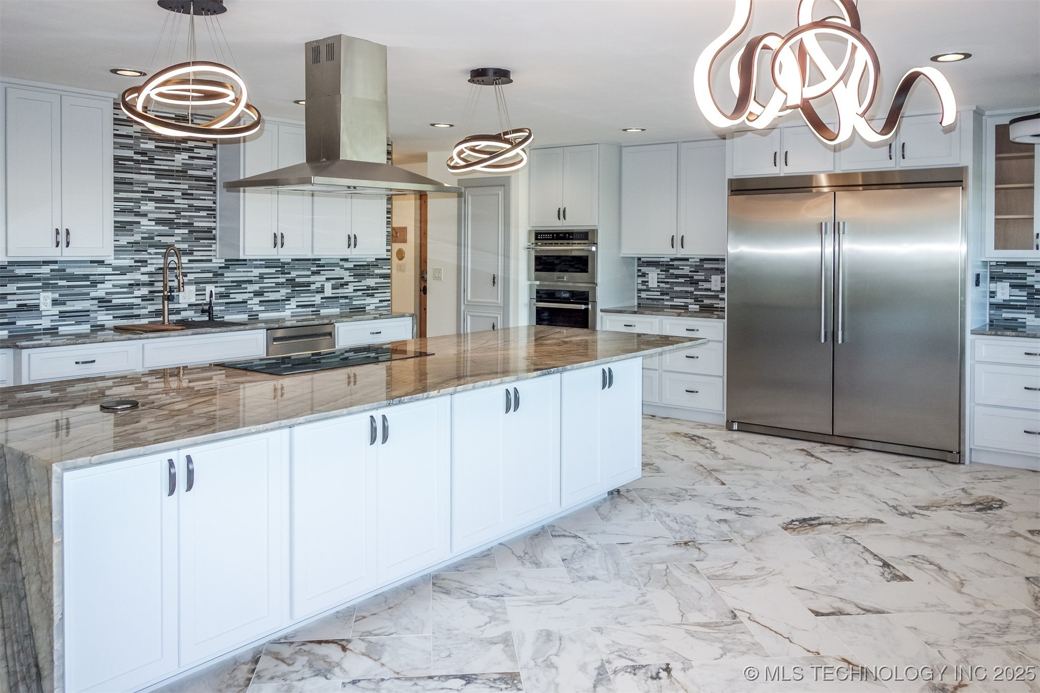 6642 E 60th Place Property Photo 2