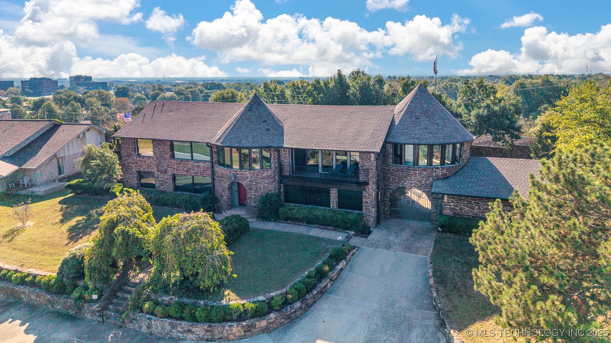 6642 E 60th Place Property Photo 3