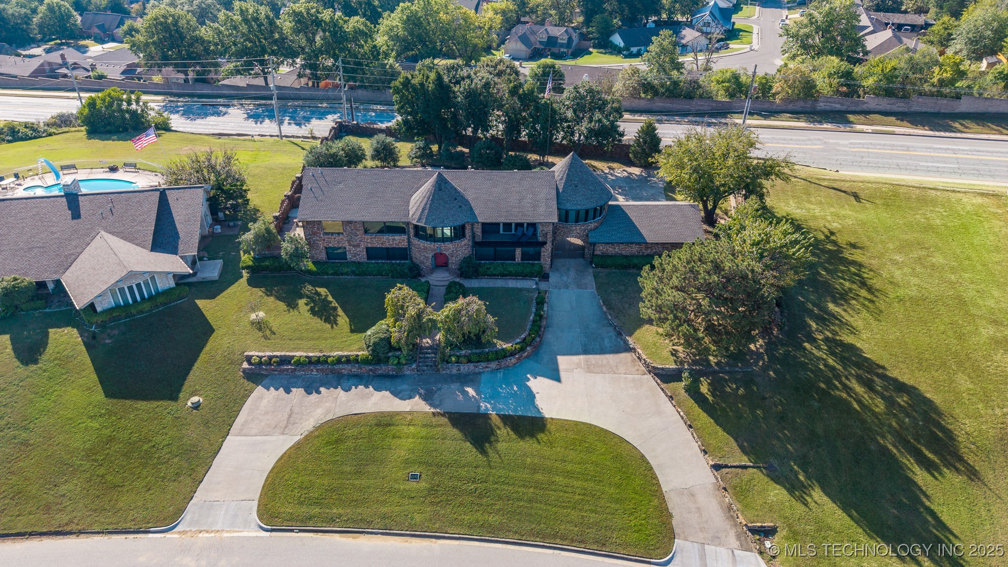 6642 E 60th Place Property Photo 4