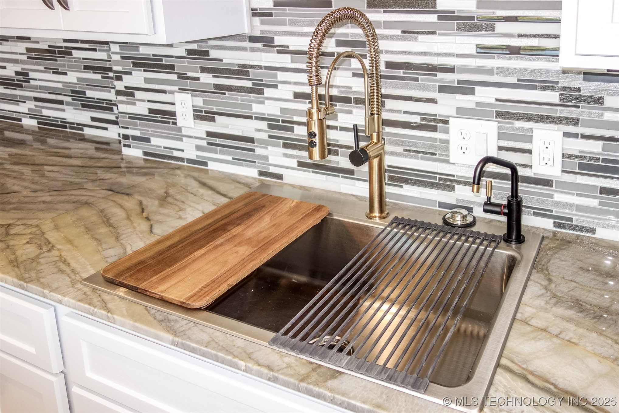 6642 E 60th Place Property Photo 15