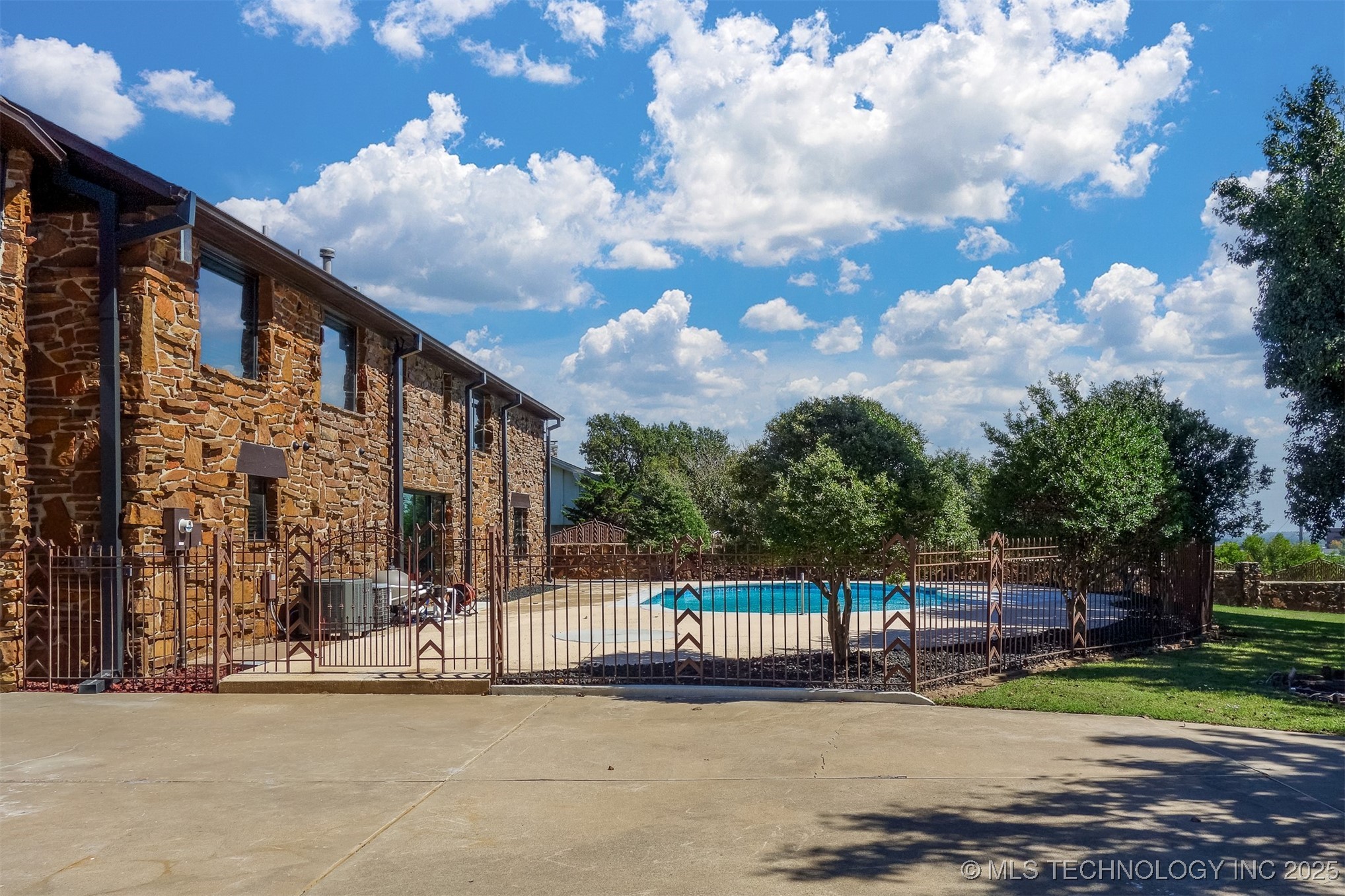 6642 E 60th Place Property Photo 58