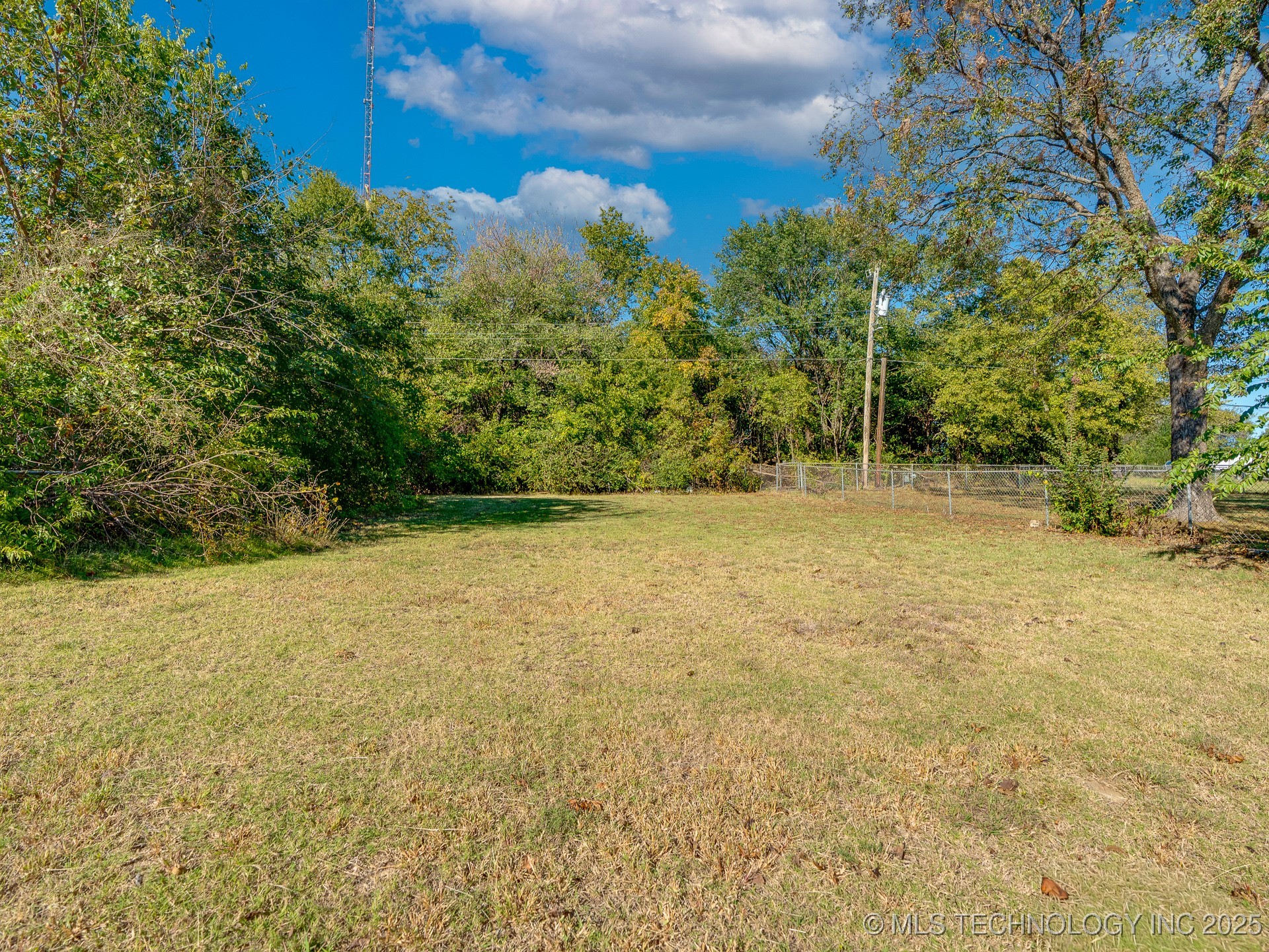 908 W 22nd Property Photo 3