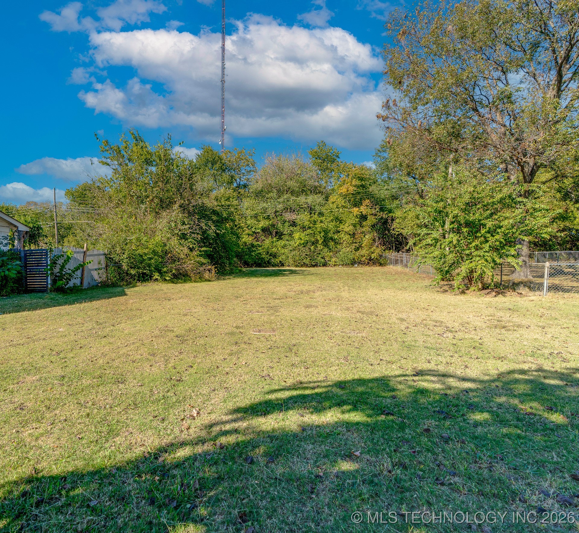 908 W 22nd Property Photo 4