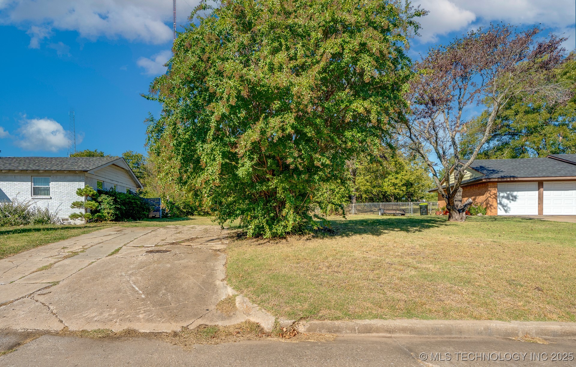 908 W 22nd Property Photo 5
